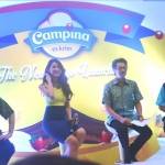 Samudera Prawirawidjaja didampingi Puteri Indonesia 2011 Maria Selena saat jumpa pers launching logo baru Campina. foto : yuli/bangsaonline