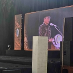 Menteri Desa-PDT Yandri Susanto saat menyampaikan sambutan dalam acara Haflah Akhirussanah Madrasah Tsanawiyah (MTs) Program CI-Excelent Pondok Pesantren Amaantul Ummah di Student Centre Pacet Mojokerto, Ahad (14/6/2026). Foto: MMA/bangsaonline.
