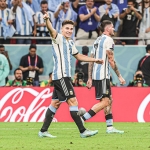 Julian Alvarez sumbang satu gol saat Argentina kalahkan Australia 2-1 pada laga 16 besar.