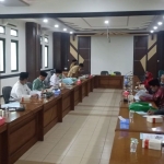 Suasana ketika hearing terkait penghapusan pekerjaan rumah yang diadakan Dispendik Kabupaten Pasuruan dengan dewan pendidikan setempat.