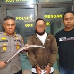 MAK pelaku pembacokan di Menganti, Gresik, menyerahkan diri ke polisi. Foto: Ist.