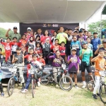 Pj Wali Kota Kediri, Zanariah, dan Kapolres Kediri Kota, AKBP Bramastyo Priaji, bersama para atlet. Foto: Ist