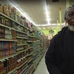 Otis Johnson (69) takjub dengan perkembangan zaman. Dia bingung di antara rak-rak di supermarket.  foto:repro mirror.co.uk