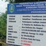Papan nama proyek pembangunan jembatan di Desa Bedikulon Kecamatan Bungkal.
