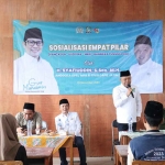 Anggota Komisi V DPR RI dari Fraksi PKB, Syafiuddin, saat menggelar sosialisasi 4 pilar di Pondok Pesantren Manbaul Hikam, Bangkalan.