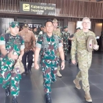 Kasad Indonesia Jenderal TNI Andika Perkasa dan Kasad Australia Lieutenant General Richard Burr menyaksikan puncak Latihan Bersama (Latma) Wirra Jaya Ausindo tahun 2019.