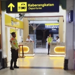 Suasana di gate keberangkatan Stasiun Bojonegoro.