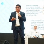 Direktur Utama Petrokimia Gresik, Daconi Khotob saat memaparkan kinerja perusahaan dalam talk show di ajang PIQI 2025. FOTO: ist.