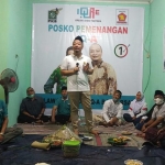 Alif saat hadir pembukaan posko pemenangan QA di Desa Banjarsari, Cerme, Jumat (13/11/2020) malam. foto: ist.