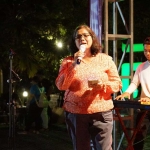 Pj. Wali Kota Kediri, Zanariah, saat ikut menyanyikan sebuah lagu. Foto: Ist.