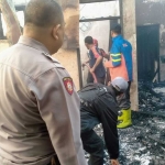 Rumah milik Sugiyanto (50) warga Dusun Tanjung Sari Barat, Desa Tanjung Kamal, Kecamatan Mangaran, Situbondo, yang terbakar diduga akibat lupa mematikan kipas angin. Foto: Dok. BPBD Situbondo.