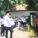 Tim Gugus Tugas Percepatan Penanganan Kabupaten Pasuruan saat meninjau kesiapan Tim Gugus Tugas Kecamatan.