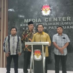 Konferensi pers yang digelar KPU Kabupaten Pasuruan.