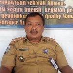 Kepala UPT Dinas Provinsi Jawa Timur Cabang Pamekasan Slamet Goestantoko saat ditemui di kantornya.