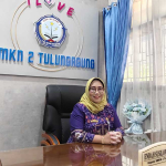 Kepala SMKN 2 Tulungagung, Endah Susilowati.