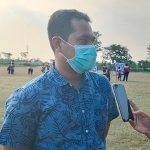 Eko Darmawan, Pelatih Club Joyoboyo Fast Achery, saat memberi keterangan kepada wartawan. foto: MUJI ARJITA/ BANGSAONLINE