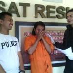 Hidi saat diinterogasi polisi. Foto:rusmiyanto/BANGSAONLINE