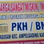 Salah satu contoh label yang akan ditempel ke rumah KPM PKH.