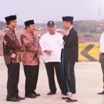 Gubernur Jatim, Soekarwo mendampingi Presiden RI Joko Widodo saat kunjungan kerja di Jatim. Foto : istimewa