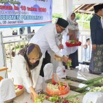 Bupati dan Wabup Probolinggo saat ziarah makam Kiai Ronggo.
