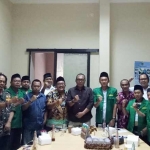 Pengurus GP Ansor Kota Surabaya periode 2017-2021 usai audiensi dengan pengurus PWI Jatim. foto: DIDI ROSADI/ BANGSAONLINE