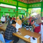 Pencairan bansos PKH Plus dilakukan di tiap-tiap kecamatan di Bojonegoro.