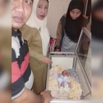 Bayi yang ditemukan dititipkan di bidan desa.