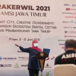 Gubernur Jawa Timur Khofifah Indar Parawansa saat membuka seminar nasional bertema 