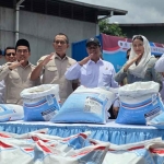 Dirjen Pengembangan Ekosistem Ekonomi Haji dan Umrah (PE2HU) Kemenhaj, Jaenal Effendi (lima dari kiri) saat mengawal ekspor beras nusantara. (Ist)