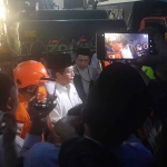 Menag Nasaruddin Umar saat meninjau Ponpes Al Khoziny Sidoarjo, Selasa (30/9/2025) petang. Foto: MUSTAIN/ BANGSAONLINE