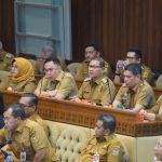 Terlihat Pj Wali Kota Batu, Aries Agung Paewai bersama sejumlah kepala daerah saat menghadiri RDP di Jakarta