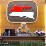 Gubernur Jawa Timur, Khofifah Indar Parawansa saat meeting zoom dengan Kadin Jatim.