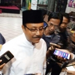 Gus Ipul memberi keterangan pers terkait pengembalian mandat Azwar Anas sebagai bakal Cawagub Jatim. foto: DIDI ROSADI/ BANGSAONLINE