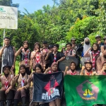 Eko Widodo (berdiri baris belakang, nomor 3 dari kanan) bersama anggota Saka Wanabakti Kediri saat berasa di Pusat Ficus Nasional Alas Simpenan. Foto: Ist
