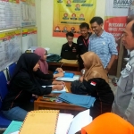 Ketua Bawaslu Kabupaten Pasuruan Arie Yunianto saat melihat rekrutmen PTPS di Kecamatan Gempol.