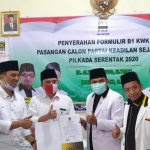 Pengurus DPD PKS Trenggalek menyerahkan rekomendasi dan form B1KWK kepada pasangan Alfan Rianto-Zaenal Fanani sebagai Cabup-Cawabup Trenggalek. (foto: ist).
