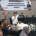 Bupati Mojokerto Gus Barra saat memberikan sambutan dalam acara buka bersama DPC Demokrat Kabupaten Mojokerto.