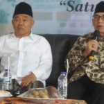 Dr Alwi Shihab (kanan) dan Dr. KH. Asep Saifuddin Chalim, MA (kiri) dalam acara Rapat Kerja Yayasan Amanatul Ummah Pacet Mojokekrto Jawa Timur, Senin (8/7/2019). foto: bangsaonline.com