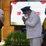 Pelantikan Whisnu Sakti Buana resmi menjadi Wali Kota Surabaya definitif dilakukan langsung oleh Gubernur Jawa Timur Khofifah Indar Parawansa di Gedung Negara Grahadi Surabaya, Kamis (11/2/2021) siang. (foto: ist)