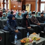 Wakil Ketua DPRD Gresik, Nur Saidah (tiga dari kiri) saat menghadiri wisuda siswa SPMN 15. foto: ist.