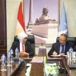 Gubernur Jawa Timur, Khofifah Indar Parawansa, bersama Gubernur Alexandria, Mohamed Taher El-Sherif, saat menandatangani Letter of Intent.