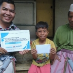
Forum Relawan Penanggulangan Bencana (FRPB) Pamekasan bersinergi dengan Yayasan Rengganis Indonesia Foundation dan KitaBisa.com memberikan bantuan nutrisi dan alat bantu kepada anak-anak disabilitas di pamekasan.