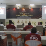 Jajaran KPU Kota Pasuruan turut hadir dalam Peluncuran Tahapan Pemilu 2024 secara virtual dari aula kantor setempat. 