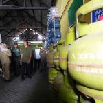 Wali Kota Mojokerto saat sidak pangkalan LPG.