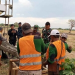 Pemasangan PJU di Desa Kedondong, Kecamatan Tulangan, Sidoarjo.