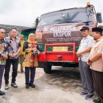 Pelepasan ekspor kopi yang dilakukan Gubernur Khofifah di Desa Rejoagung, Kecamatan Sumberwringin, Bondowoso.