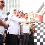 Gubernur Jawa Timur Khofifah Indar Parawansa didampingi Pemimpin Umum HARIAN BANGSA dan BANGSAONLINE.com M Mas