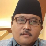 Pengasuh Pondok Pesantren Al Anwar, Modung Bangkalan, KH Muchlis Muhsin.