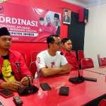 Sekretaris DPC PDIP Jember, Widarto sambut keputusan baik dari Ketua Umum PDIP, Megawati Soekarno Putri yang telah mendeklarasikan Mahfud MD sebagai Cawapres pendamping Ganjar Pranowo, Rabu (18/10/2023). 