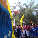 Ratusan kader PMII IAIN Madura melakukan aksi demonstrasi ke kantor Rektorat menuntut oknum dosen Eko Ariwidodo dipecat.